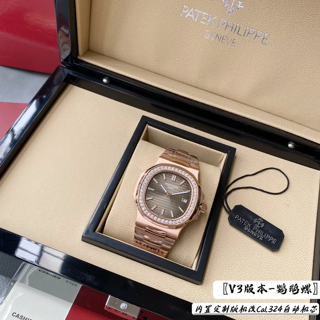 【High-end replica】💰1300! 【Top Replica】💰Private chat! Patek Philippe-Nautilus Ref.5711 has arrived, the best detoxification solution on the Internet! Details: 1⃣️With customized version of Cal.324 automatic movement. 2⃣️316L customized ergonomic watch strap! The case has a clear steel stamp 3⃣️The beads in the steel band are diamond-shaped, which is consistent with the genuine product. 4⃣️Diameter 40 mm. Wearing 5711/1A not only shows youthful vitality, but also exudes a strong sense of calmness from the inside out. It is a well-deserved "King of Steel Watches"! Welcome for your tasting!